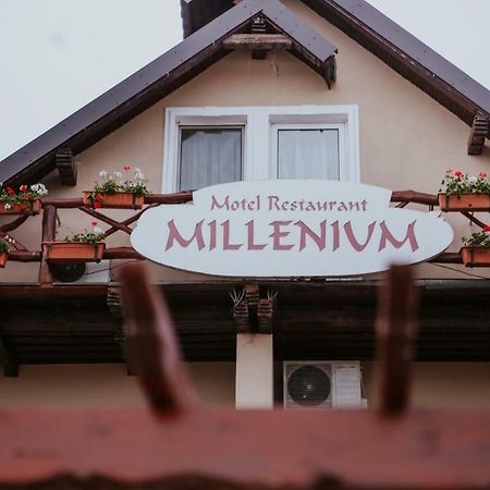 Hotel-Restaurant Milenium Salonta ภายนอก รูปภาพ