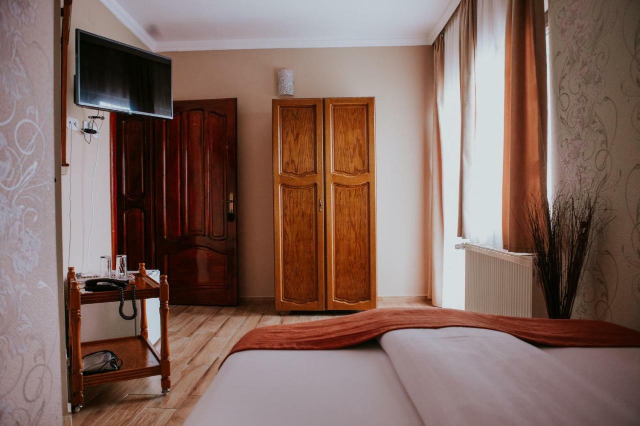 Hotel-Restaurant Milenium Salonta ภายนอก รูปภาพ