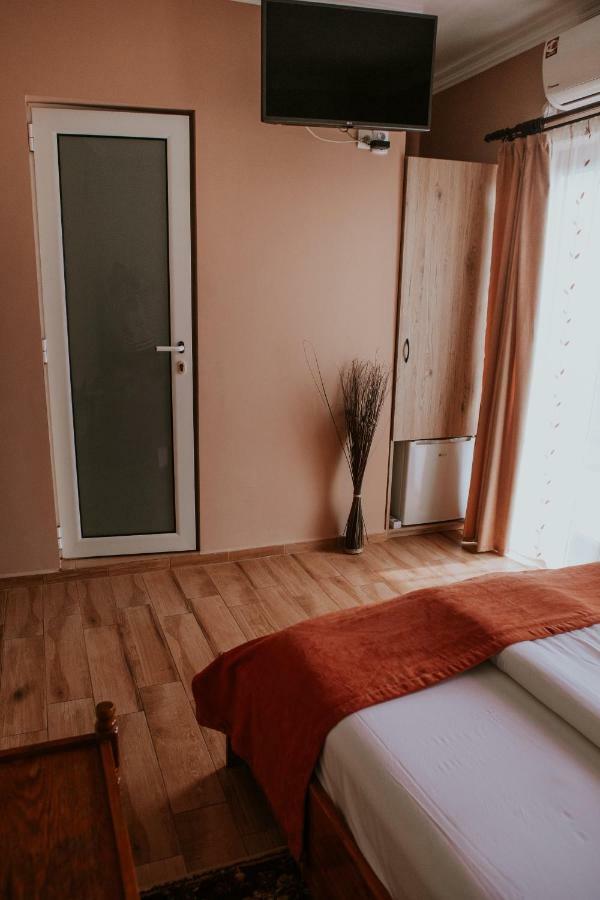 Hotel-Restaurant Milenium Salonta ภายนอก รูปภาพ