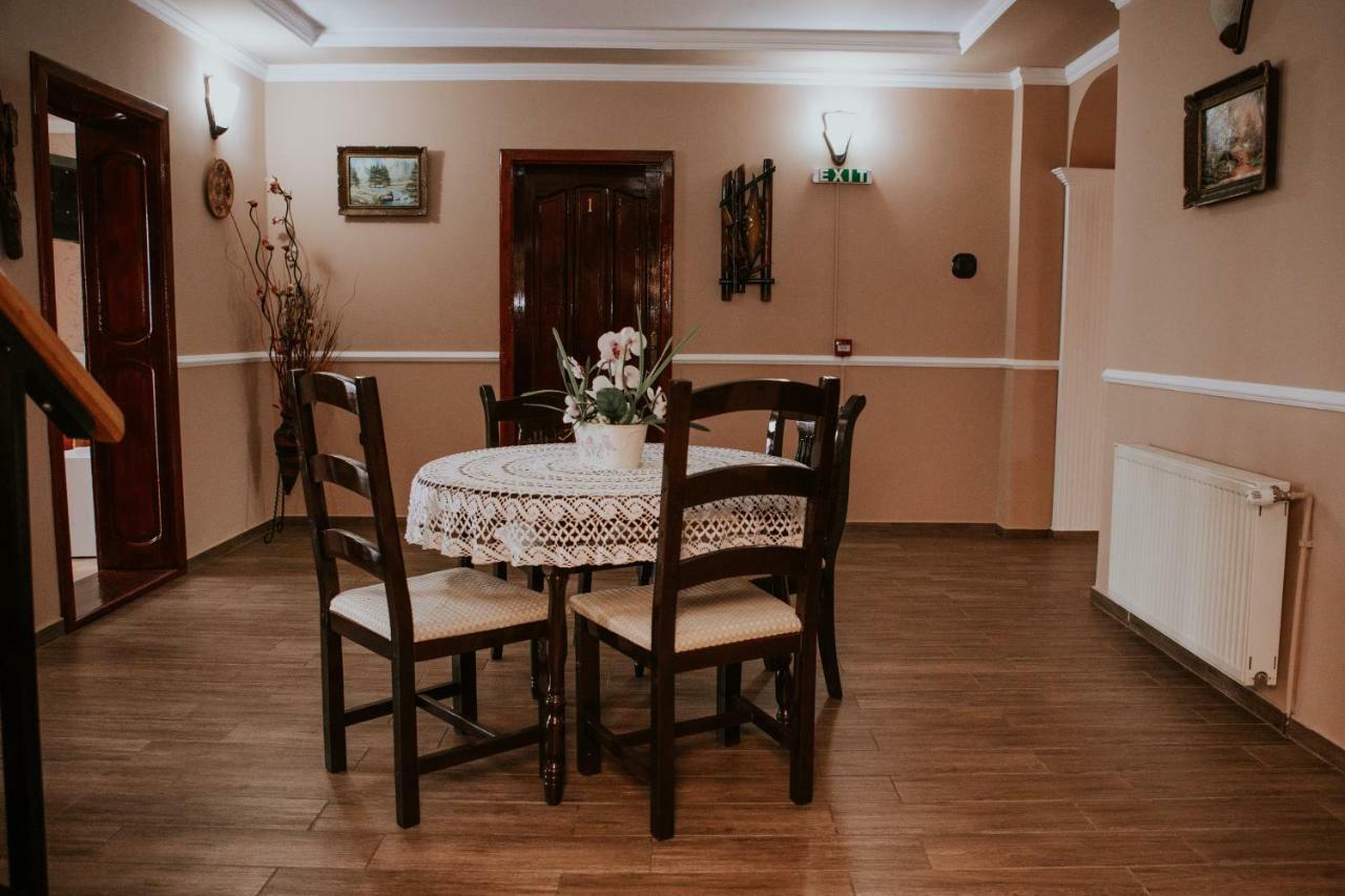 Hotel-Restaurant Milenium Salonta ภายนอก รูปภาพ